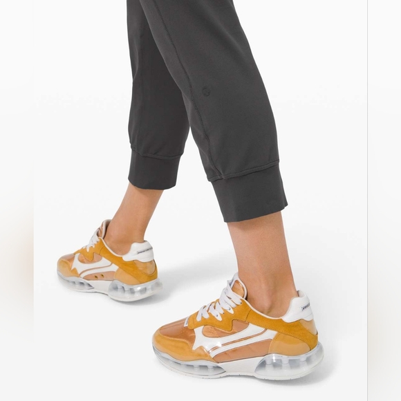 Lululemon Ready to Rulu Jogger Crop 21 " Size 12 - Picture 3 of 10